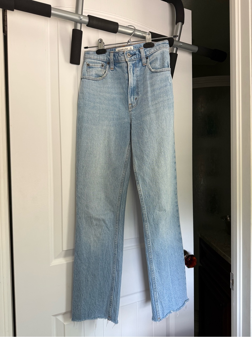 Abercrombie & Fitch 90s Straight Ultra High Rise Jean, Light Blue, Size 000 / 23